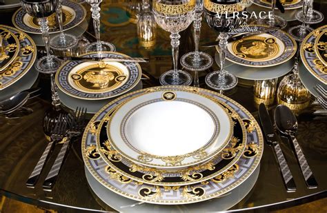 versace plate set.